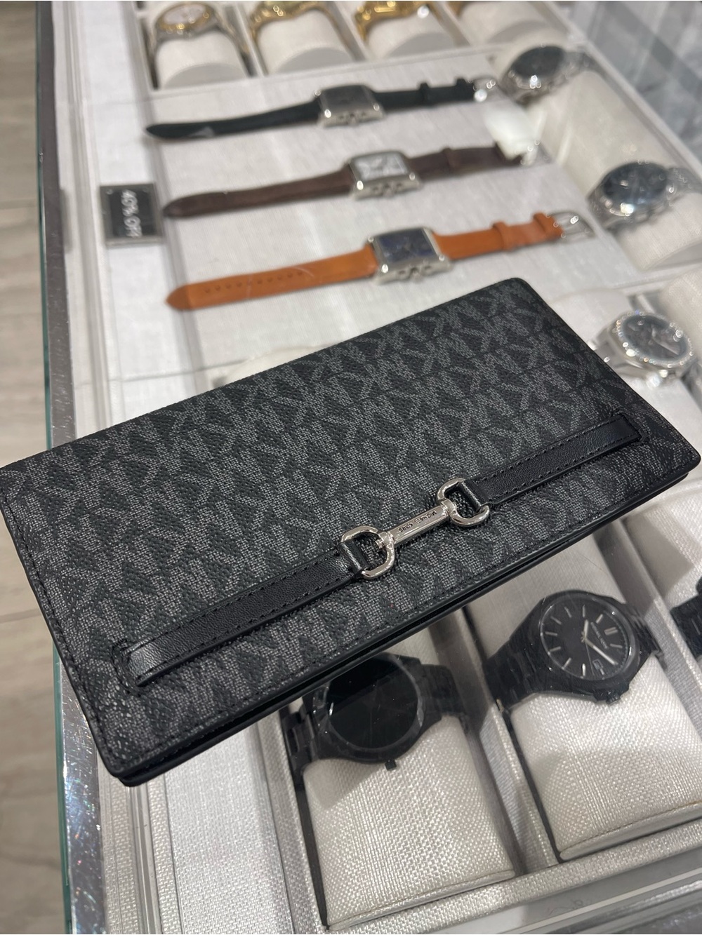 Michael Kors Carson Large Signature Logo Snap Wallet
Black/Silver Hardware
NWT - Picture 12 of 16